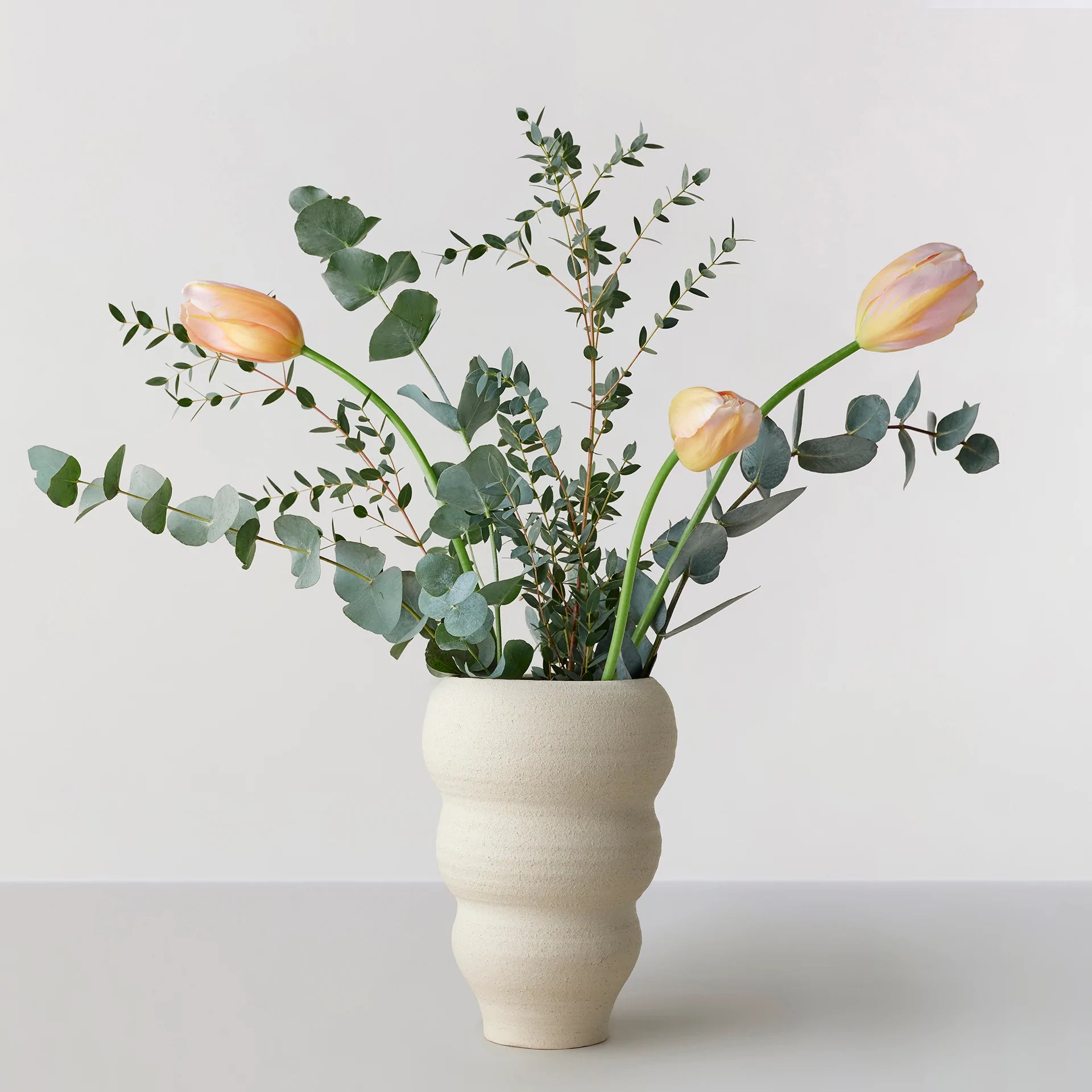 RO Collection hand turned vase curved no. 60 vanilla - 25cm - noord®