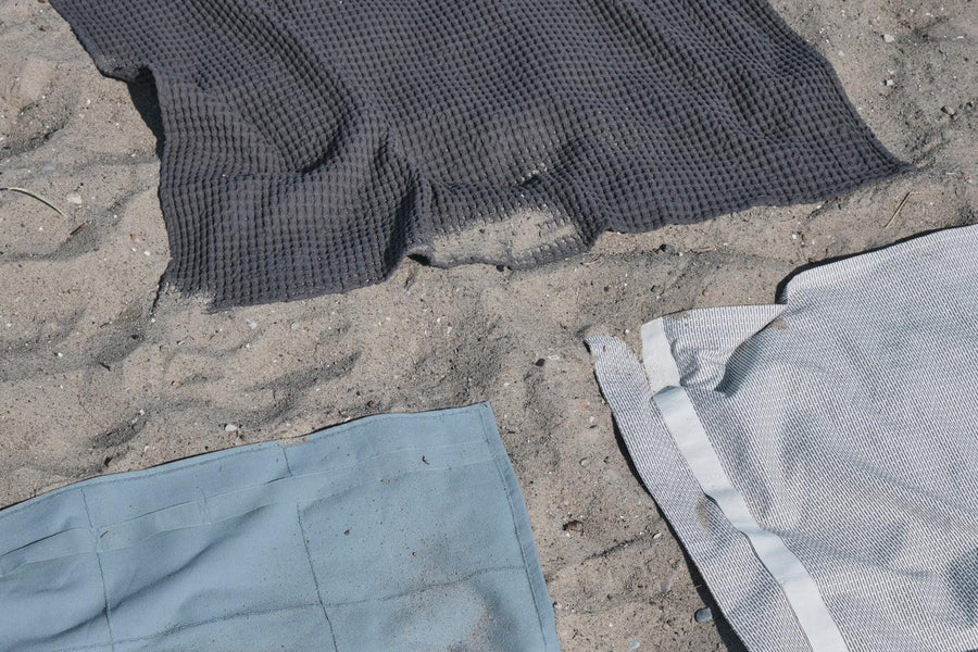 The Organic Company Big Waffle Badetuch dark grey - 150x100cm - noord®